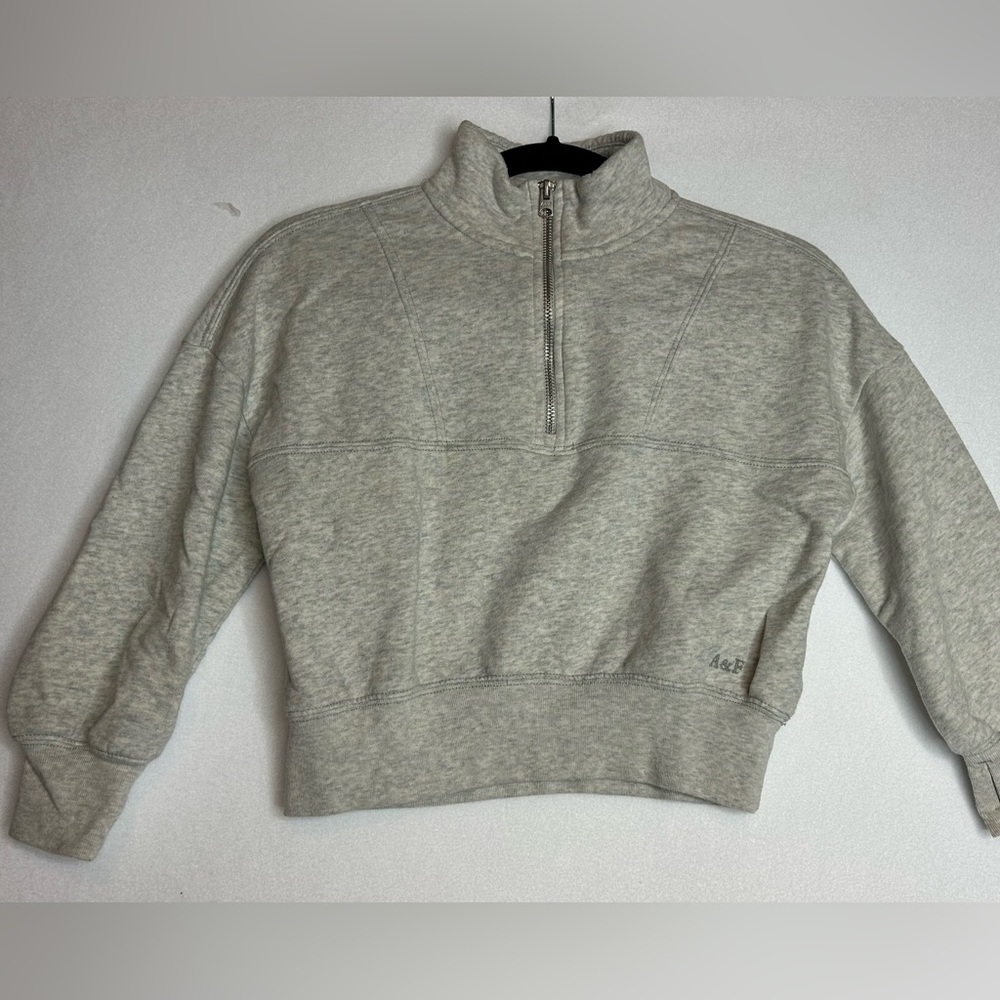 Abercrombie & Fitch Kids 1/4 zip Sweatshirt
Sz 7/8
Cream with Grey light flecks